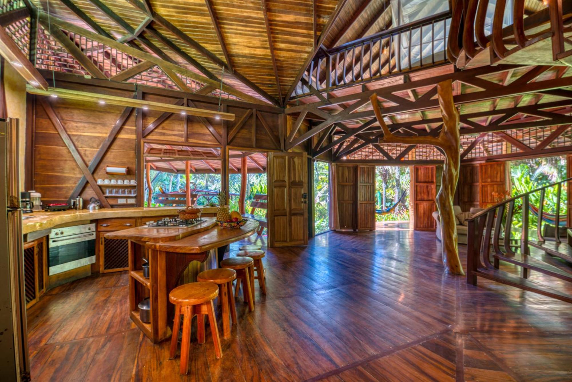 Tree House Beachfront Lodge Puerto Viejo de Talamanca Экстерьер фото