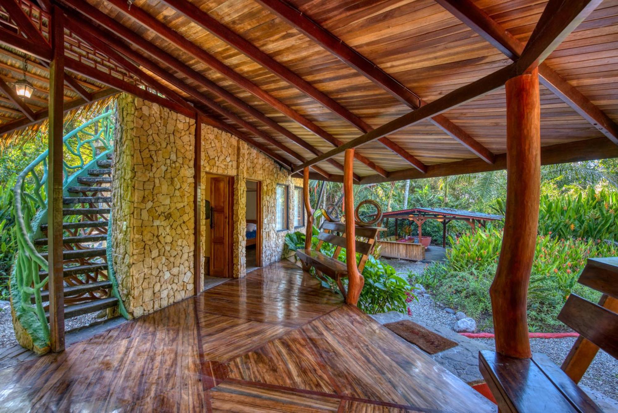 Tree House Beachfront Lodge Puerto Viejo de Talamanca Экстерьер фото