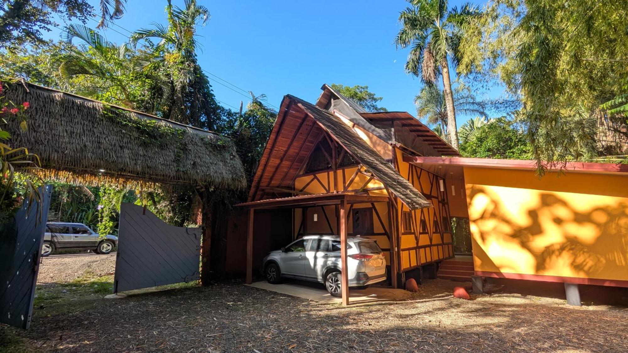 Tree House Beachfront Lodge Puerto Viejo de Talamanca Экстерьер фото