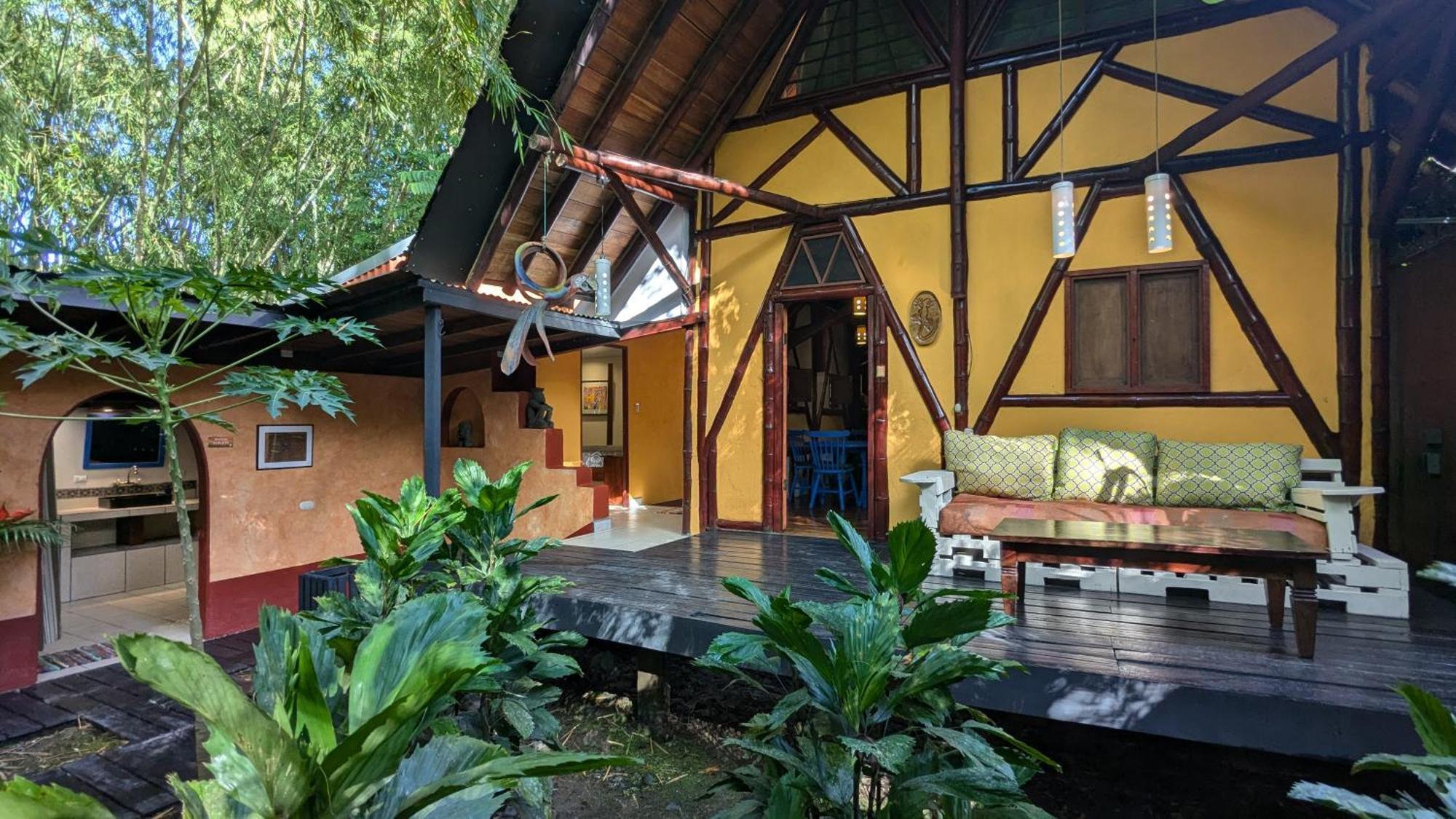 Tree House Beachfront Lodge Puerto Viejo de Talamanca Экстерьер фото